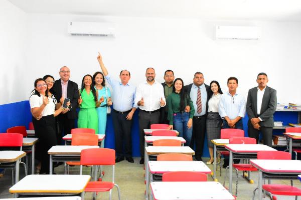 Vereadores representam Câmara de Floriano em solenidade na Escola Marcos dos Santos Parente.(Imagem:CMF)