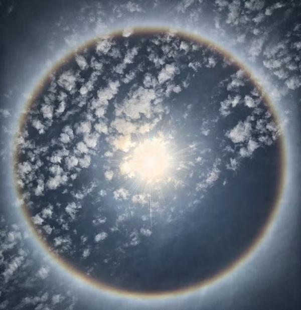 Halo solar se forma ao redor do sol chama a atenção no Piauí.(Imagem:Reprodução/Jacilene Denise)