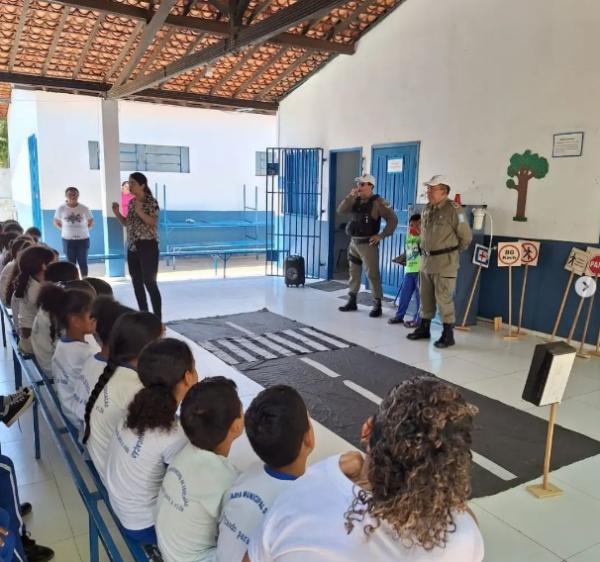 Equipe de trânsito do 3º BPM realiza palestra em Escola Municipal durante a Semana de Trânsito.(Imagem:Reprodução/Instagram)