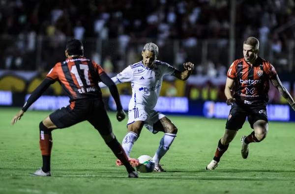 Entrada de Matheus Pereira ajudou a mudar o panorama de jogo.(Imagem: Gustavo Aleixo/Cruzeiro)