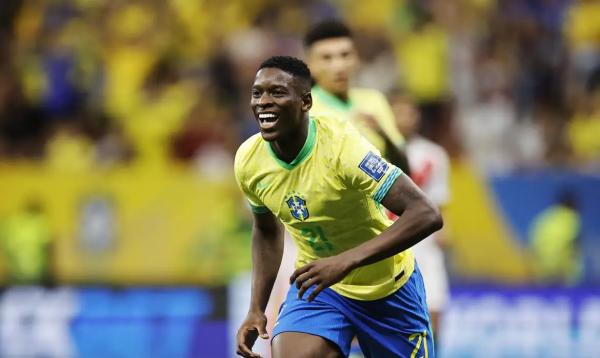 Luiz Henrique marca dois e Brasil derrota seleção peruana em Brasília.(Imagem:REUTERS/ADRIANO MACHADO/DIREITOS RESERVADOS)