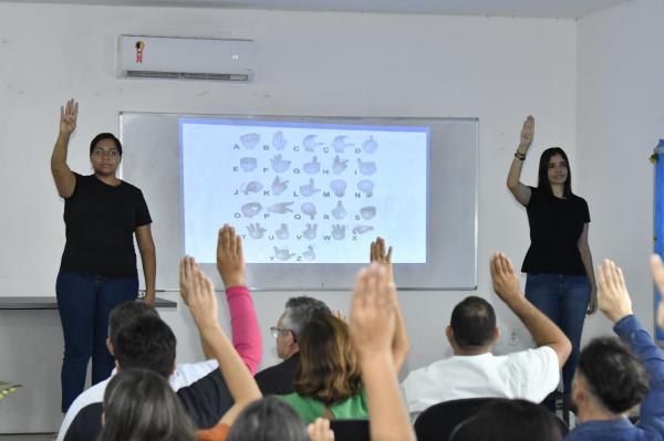 Secretaria de Educação lança curso de Libras para promover inclusão e acessibilidade.(Imagem:Divulgação)