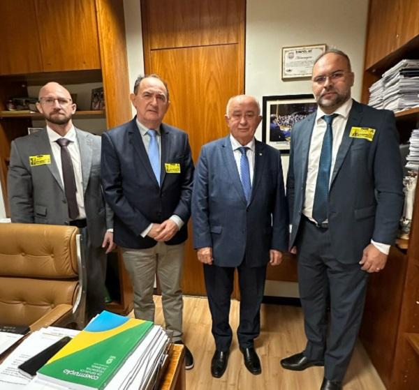 Secretário de finanças, Philipe Cronemberger; prefeito de Floriano, Antônio Reis; deputado federal, Júlio César e vice-prefeito, Joab Curvina.(Imagem:Reprodução/Instagram)