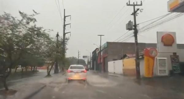 A segunda começou com chuva na capital piauiense.(Imagem:Reprodução)