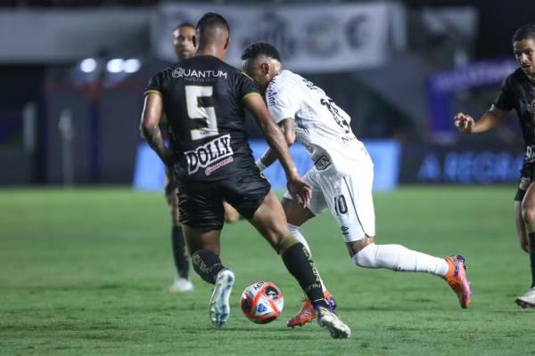 Neymar em Santos x Água Santa (Imagem:Reinaldo Campos/AGIF)