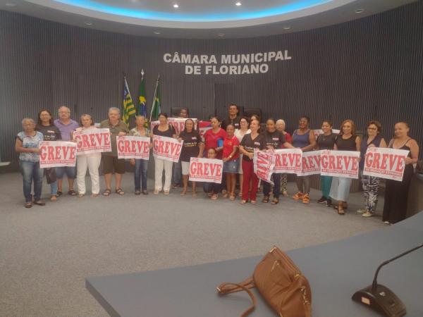 Sinte-PI realiza manifestação na Câmara Municipal de Floriano para discutir greve da educação.(Imagem:FlorianoNews)