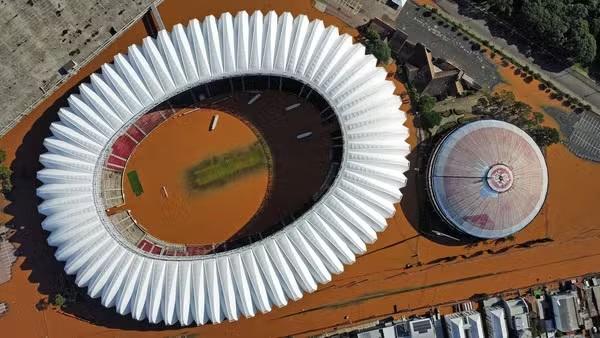 Estádio do Inter, o Beira-Rio, também ficou alagado com os temporais no RS.(Imagem:Max Peixoto/Estadão)