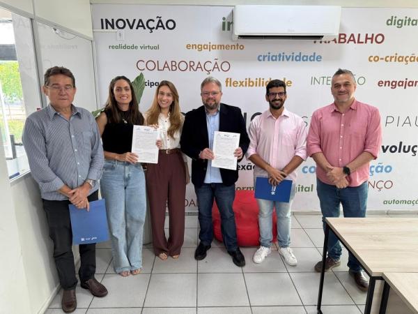 A indústria assinou o contrato que viabiliza a ocupação do espaço e projeta a exportação inicial de dois contêineres do produto por semana.(Imagem:Divulgação)