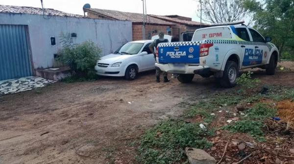 Carro de casal é encontrado um dia após ser roubado dentro de casa em Floriano.(Imagem:Divulgação/PMPI)