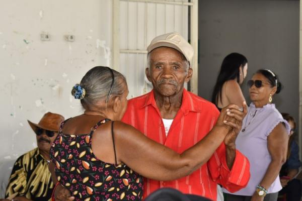 Dia dos Pais: Serviço Social de Floriano comemora data com idosos do município.(Imagem:Secom)