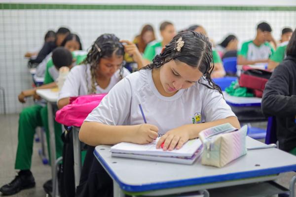 As escolas têm até o dia 14 de março de 2025 para regularizar as informações de frequência mínima para efetivar o pagamento da última parcela aos estudantes referente a 2024.(Imagem:Divulgação)