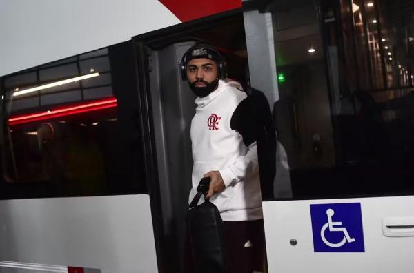 Gabigol chega para São Paulo x Flamengo.(Imagem:Marcos Ribolli / ge)