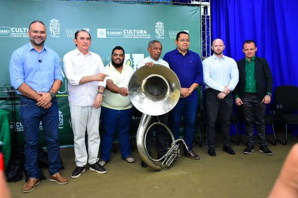 Vereadores de Floriano participam da abertura das atividades de aniversário do Município(Imagem:CMF)