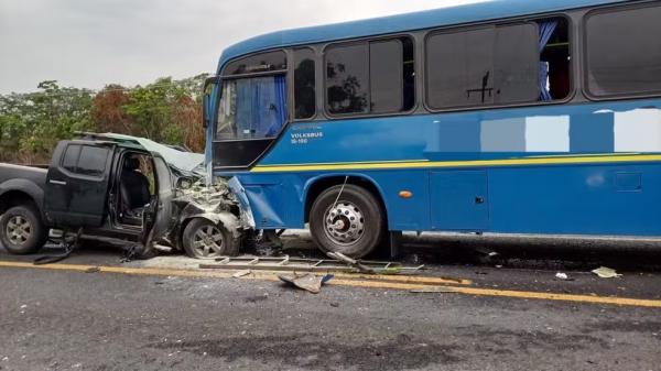 Motorista morre em colisão com caminhonete e ônibus, na BR 316, em Lagoa do Piauí.(Imagem:Polícia Rodoviária Federal)