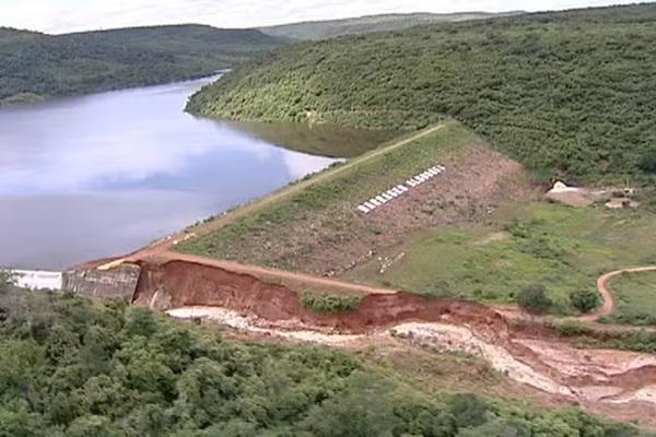 Imagem mostra a Barragem Algodões dias antes de romper, no Piauí ? Foto: (Imagem:Magno Bonfin/TV Clube)