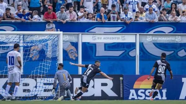 Danilo Barcelos comemora o gol da Ponte contra o Água Santa.(Imagem:Rafael Assunção/Ag.Paulistão)