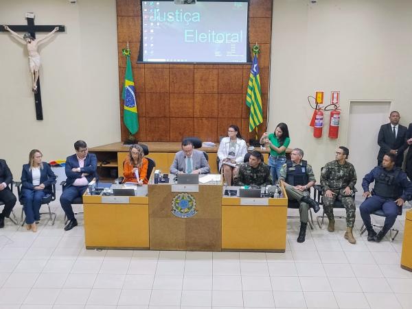 A reunião aconteceu no plenário do TRE.(Imagem:Valdi Júnior/ Portal ClubeNews)