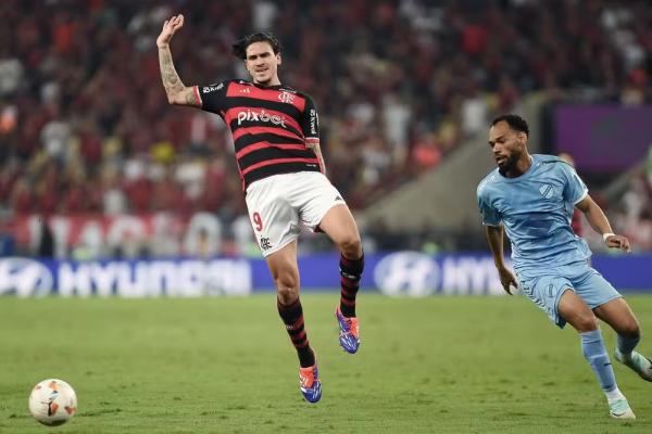 Flamengo x Bolivar - Pedro sente posterior da coxa.(Imagem: Alexandre Durão)