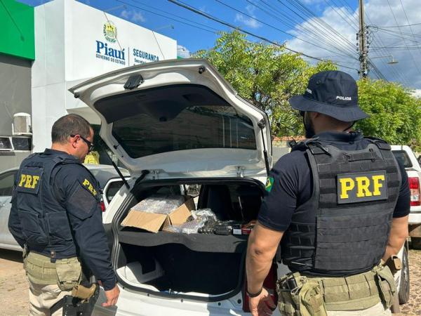 Os medicamentos estavam sendo transportados sem as caixas e a documentação legal, e o motorista responderá por tráfico de drogas.(Imagem:Divulgação/PRF)