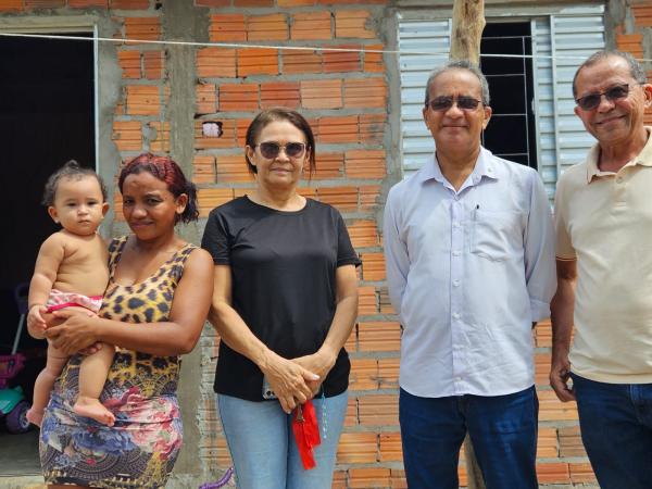 Sra. Gláucia e os representantes do Rotary Club de Floriano, Gardenia, Tim Mendes, José Pereira.(Imagem:Divulgação)