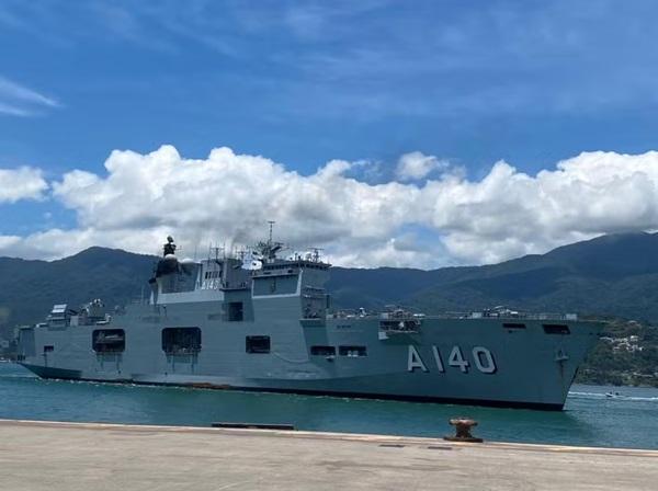 Maior navio de guerra da América do Sul, que será enviado para o Rio Grande do Sul.(Imagem:Laurene Santos/TV Vanguarda)