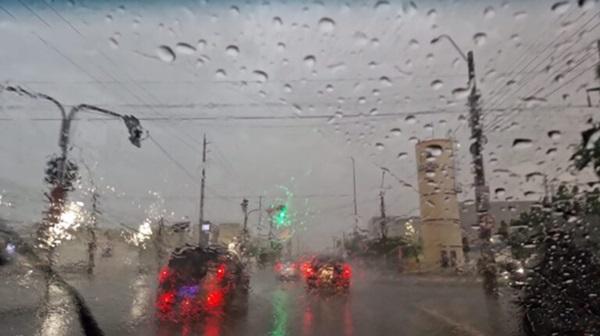 Chuva em Teresina(Imagem:Carlienne Carpaso)