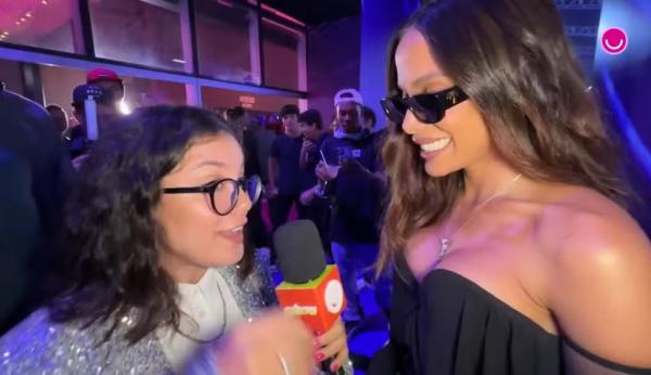 Samanta Alves entrevista Anitta no Prêmio Multishow 2024.(Imagem:Reprodução)