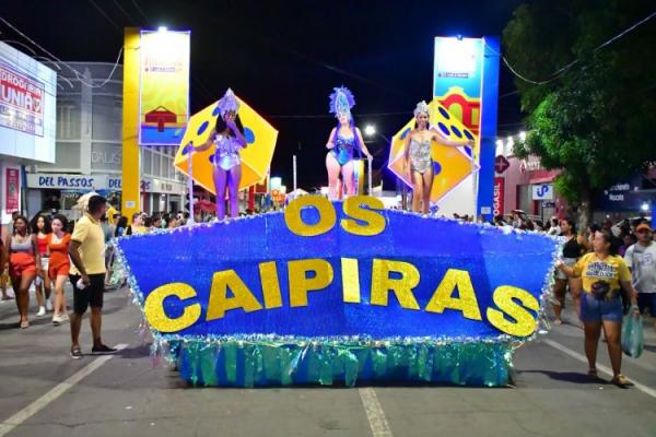 Carnaval de Floriano: Escolas de samba brilham na Avenida Getúlio Vargas(Imagem:Secom)