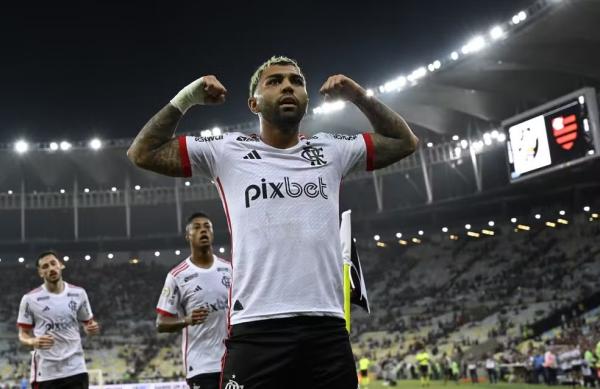 Gabigol comemora com sua pose em Vasco x Flamengo.(Imagem:André Durão)