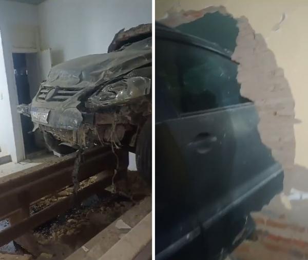 Carro desgovernado invade igreja e motorista foge após colisão na PI-140 em Floriano.(Imagem:Reprodução)