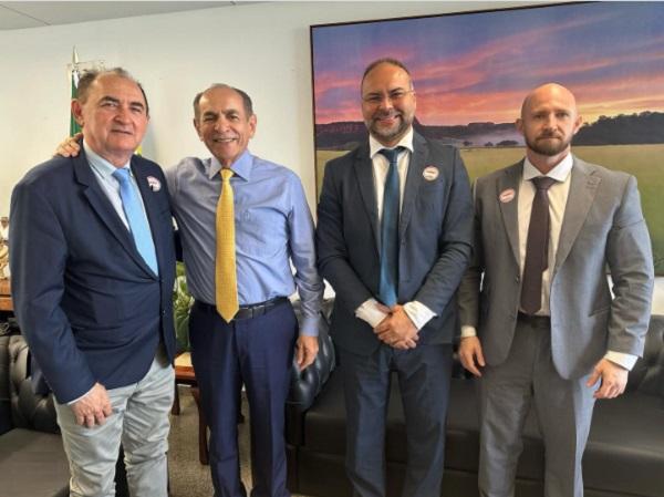 Prefeito de Floriano, Antônio Reis; senador Marcelo Castro; vice-prefeito Joab Curvina e secretário de Finanças, Philippe Cronemberger.(Imagem:Reprodução/Instagram)