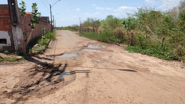 Moradores do Loteamento Antônio Guilherme em Floriano reclamam de condições precárias de infraestrutura.(Imagem:FlorianoNews)