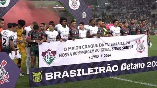 Jogadores de Fluminense e Corinthians se unem em homenagem para Silvio Santos(Imagem:Reprodução/Premiere)