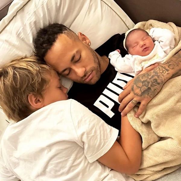 Neymar com os filhos, Davi Lucca e Mavie (Imagem:Reprodução/Instagram)