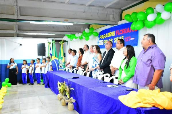 Vereadores de Floriano acompanha entrega de modernização da escola Raimundinha Carvalho.(Imagem:CMF)