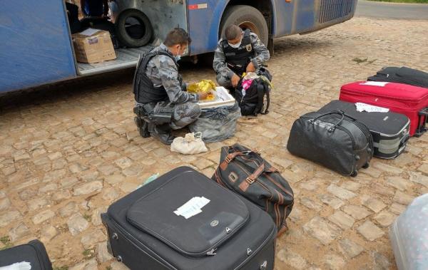 Polícia apreende cocaína escondida dentro de tênis em ônibus interestadual no Piauí(Imagem:Divulgação)