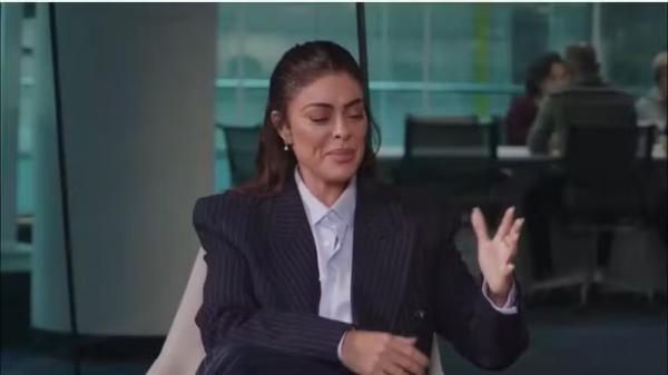 Juliana Paes chora ao lembrar do pai durante o 