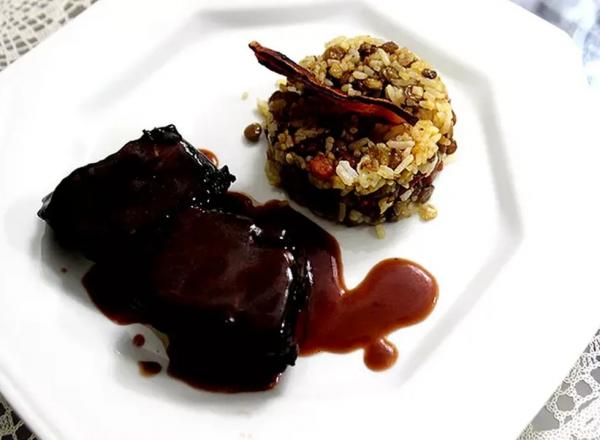  Arroz com lentilha e pancetta ao molho de vinho - Receita Natalina(Imagem:Reprodução / TV Clube )