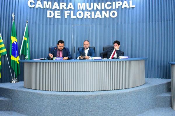 Sem apoio da oposição, Câmara Municipal não consegue aprovar projeto que previa solucionar o problema do lixo em Floriano.(Imagem:CMF)