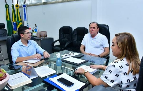 Prefeito de Floriano realiza reunião de alinhamento para fortalecer a educação municipal(Imagem:Divulgação/PM)