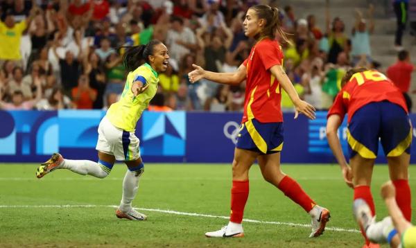 Seleção brasileira joga bem e derrota campeãs do mundo por 4 a 2.(Imagem:REUTERS/Andrew Boyers)