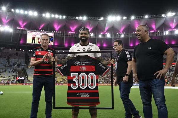 Gabigol, Rodolfo Landim, Marcos Braz e Dunshee.(Imagem:André Durão/ge)