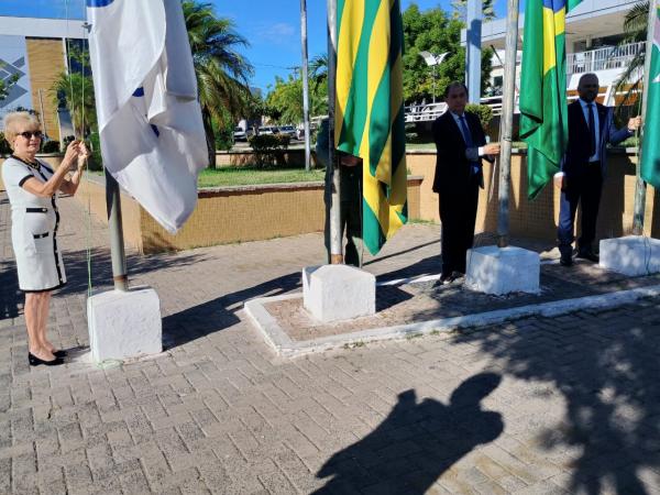 Hasteamento das bandeiras e missa em ação de graças celebram os 127 anos de Floriano.(Imagem:FlorianoNews)