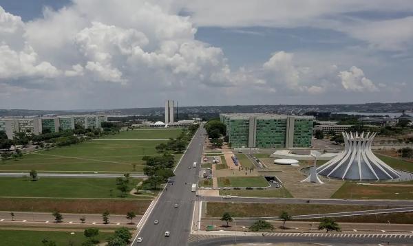 Catedral de Brasília e a Esplanada dos ministérios.(Imagem:Rafa Neddermeyer/Agência Brasil)