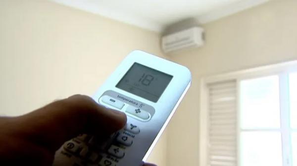 Ar condicionado e ventilador podem responder por até 40% da conta de luz se usados de maneira incorreta.(Imagem:Reprodução/EPTV)