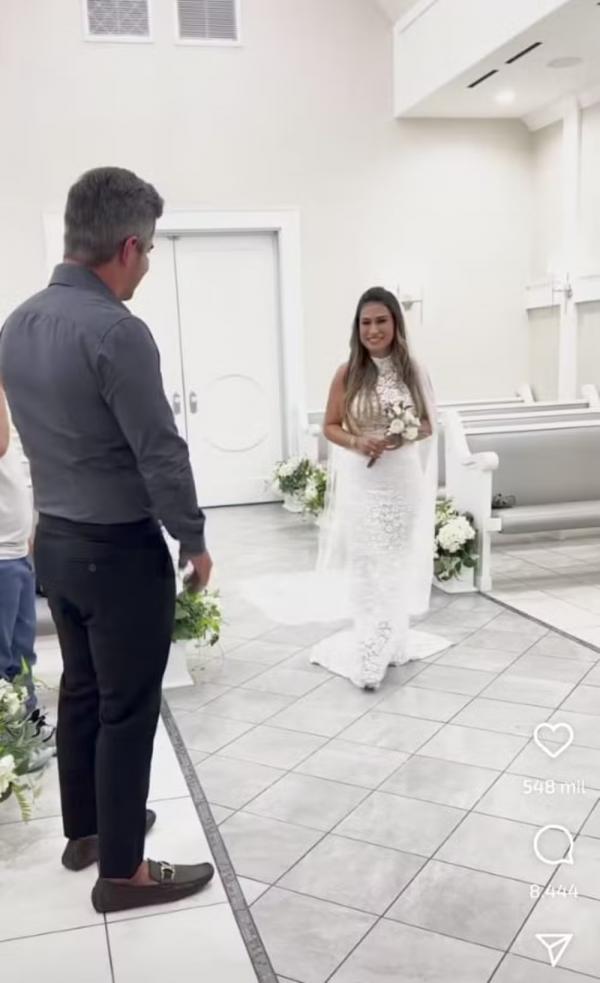 Kaká Diniz e Simone Mendes renovaram os votos de casamento.(Imagem:Reprodução/Instagram)