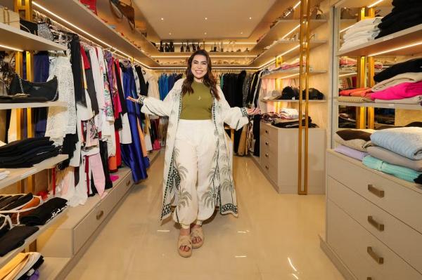 Naiara Azevedo abre closet e mostra roupas que usa nos shows.(Imagem:Rafael Cusato/gshow)