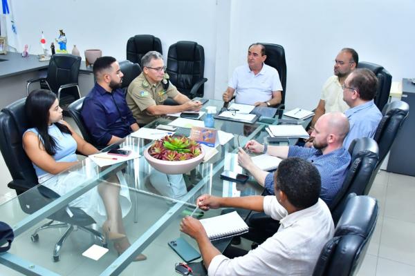 Prefeito Antônio Reis cria Comitê Gestor de Crise e discute ações de prevenção às chuvas em Floriano.(Imagem:Secom)