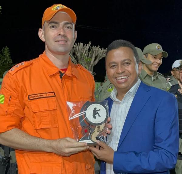 Dr. Francisco Costa participa de cerimônia em homenagem aos 61 anos do 3º BPM de Floriano(Imagem:Reprodução/Instagram)