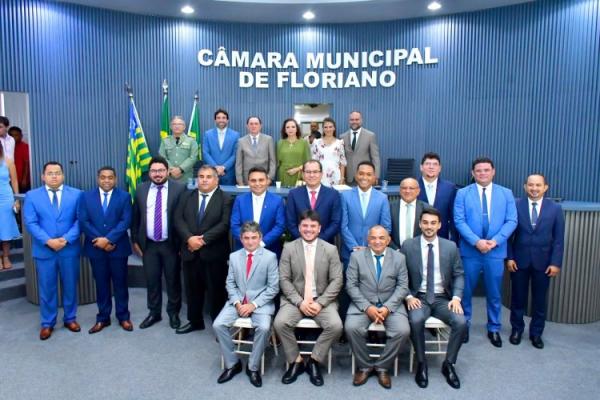 Posse do prefeito Antônio Reis e do vice Joab Curvina marca início de nova gestão em Floriano.(Imagem:Ricardo Alves)